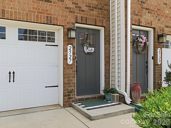 3rd image of 2527 Grantham Place Dr