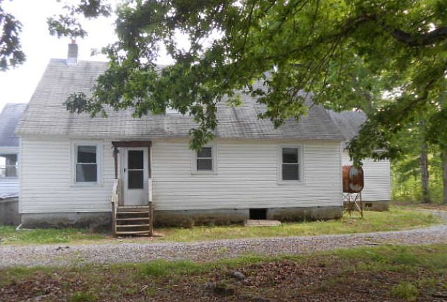 2nd image of 1029 Yeatts Store Rd
