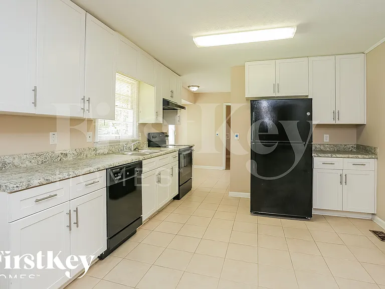 1348 Yates Ave — Photo 9