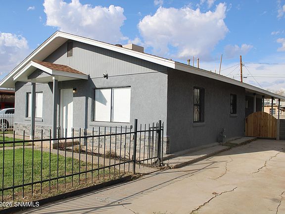 3rd image of 1212 Douglas Dr