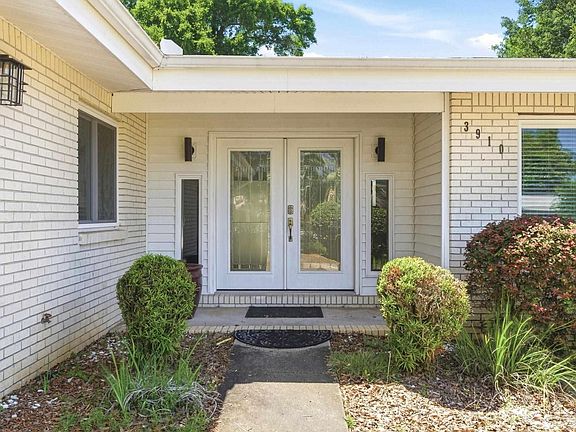 3rd image of 3910 Croydon Rd