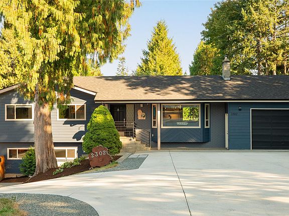 2nd image of 2302 Towerview Cres