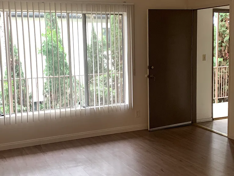 607 Marine St #7 — Photo 4