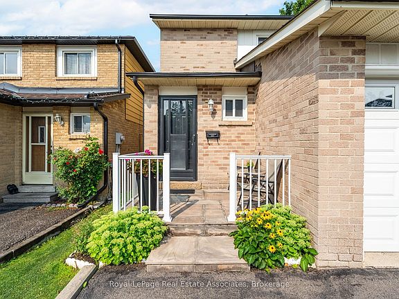 3rd image of 9 Windwood Dr