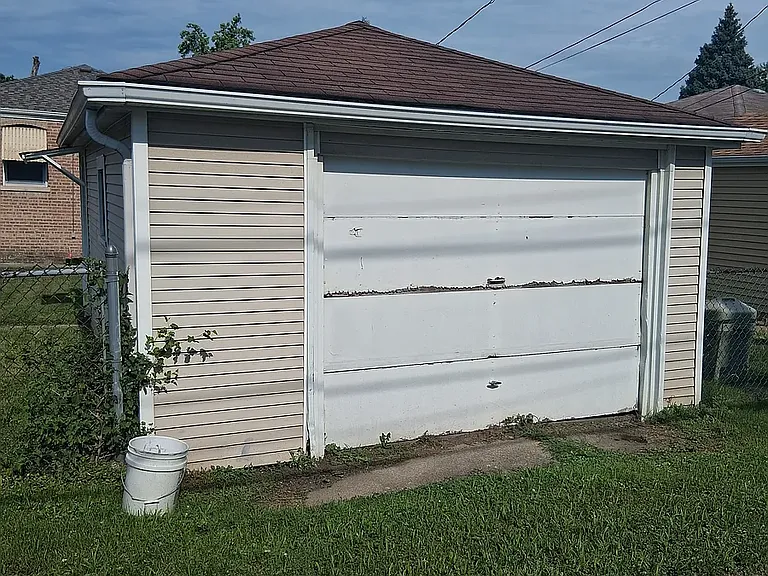 14321 Wallace Ave — Photo 3