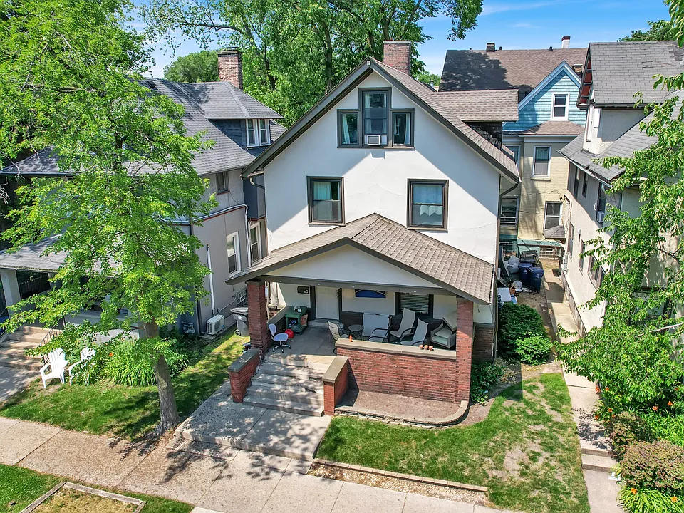 807 Foster St