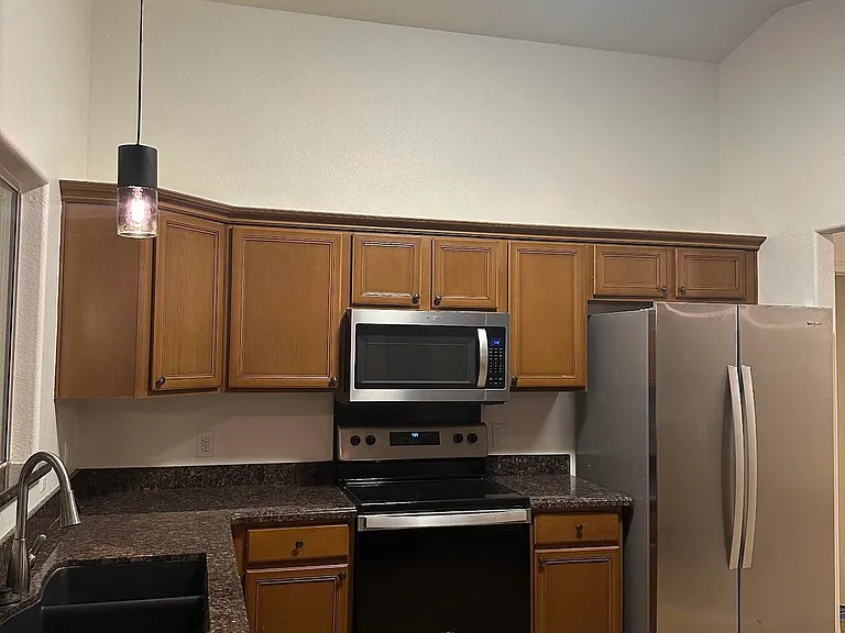 4634 E Grovers Ave — Photo 14