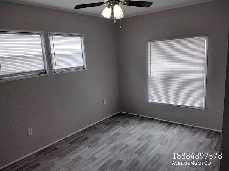 512 10th St SW #12 — Photo 7