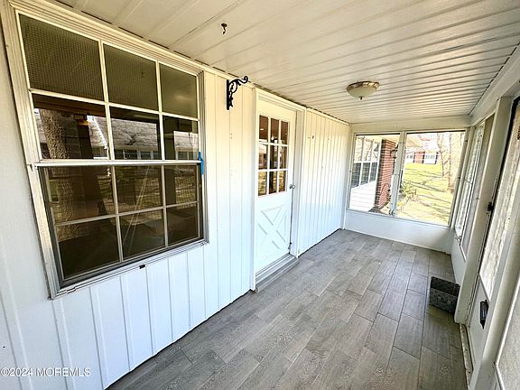 3rd image of 977B Aberdeen Drive
