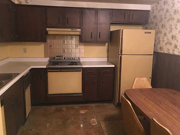 3rd image of 2414 Mustang Dr #12