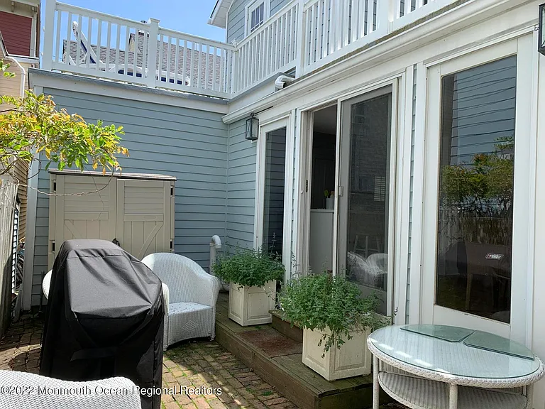 13 Heck Ave — Photo 22