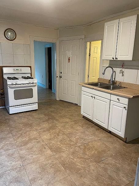 2nd image of 122 Southgate St #1