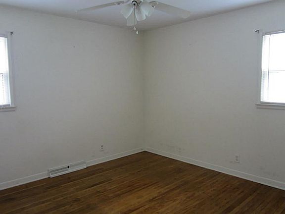 4th image of 1027 Meadow Ln