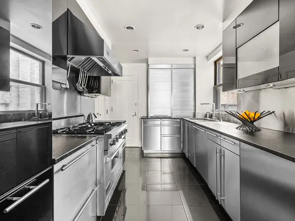 1045 Park Avenue image 11 of 18