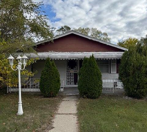 2nd image of 20484 Wisconsin St