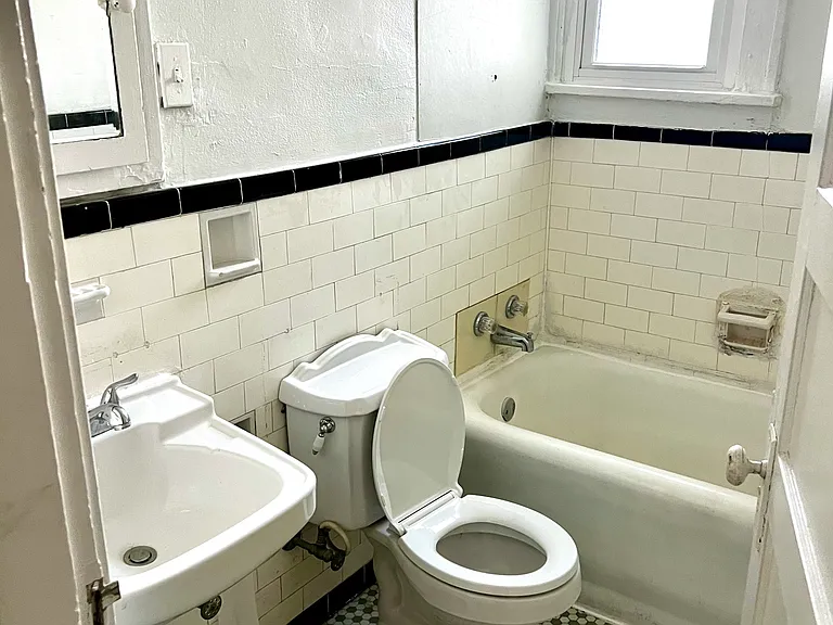 2722 Short Vine St #17 — Photo 8