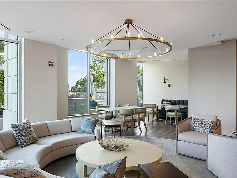 2795 Peachtree Rd NE #1701 — Photo 31