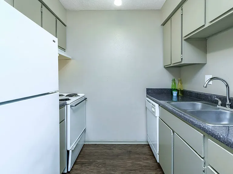Wood Trail Apartments — Photo 11