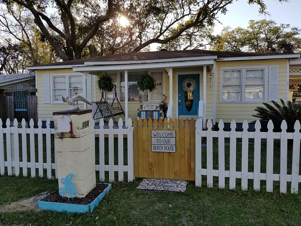 1st image of 108 Oak Gardens Ave