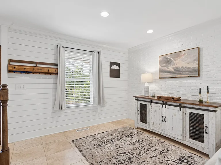4036 Creekside Dr — Photo 8