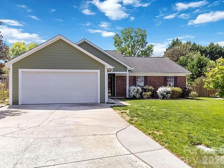 12100 Landing Green Dr — Photo 1