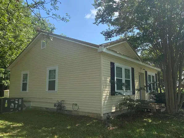 1927 Walnut St, Centreville, AL 35042