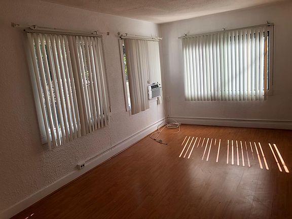 5th image of 1564 N Lake Ave #B