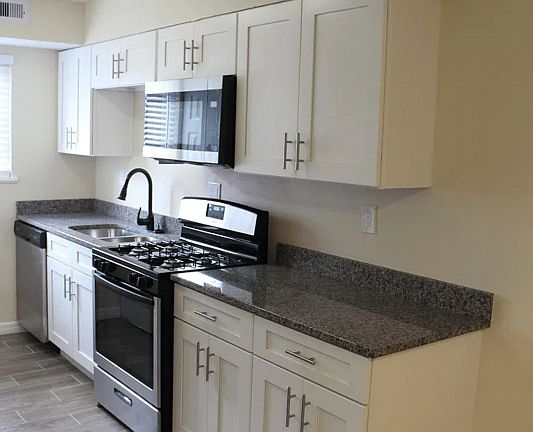 3rd image of 101 E Rhodes Dr