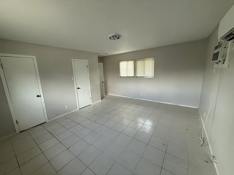 402 Blakeley Dr — Photo 12