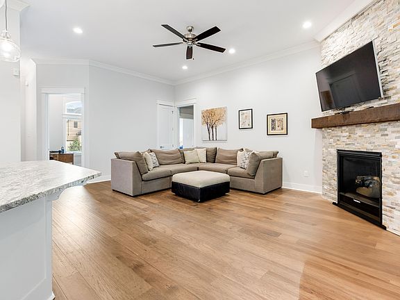 5th image of 2608 Hurricane Gardens Dr