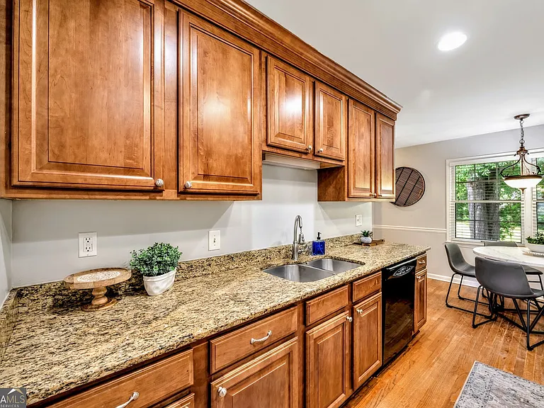 801 Mockingbird Ln — Photo 11