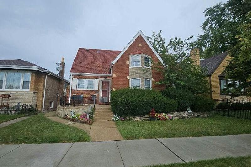 1st image of 6206 W Barry Ave