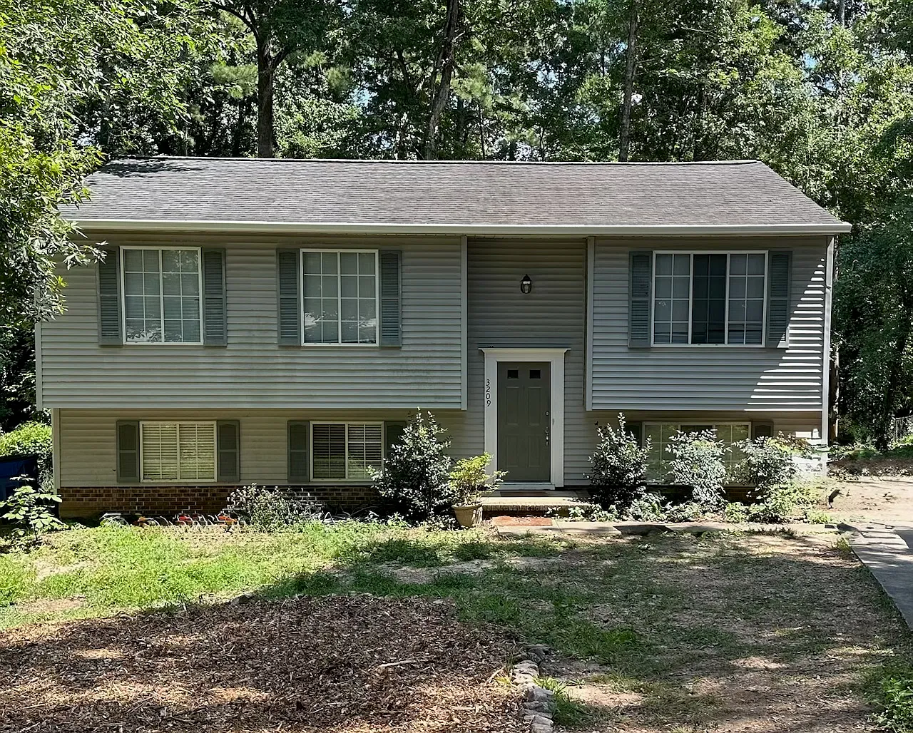 5 bed, 2100 sqft, $2,695 — Photo 1