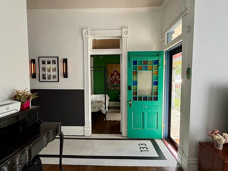 133 S Windsor St — Photo 1