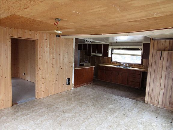 5th image of 715 W Sherman