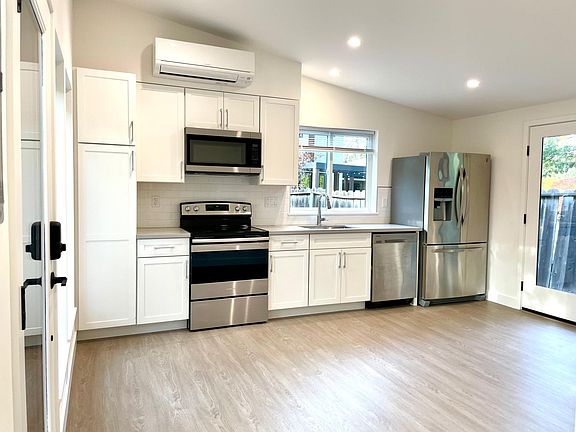 Full-size stainless steel appliances and quartz countertops