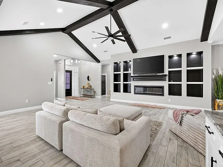 8619 La Jolla Dr — Photo 11