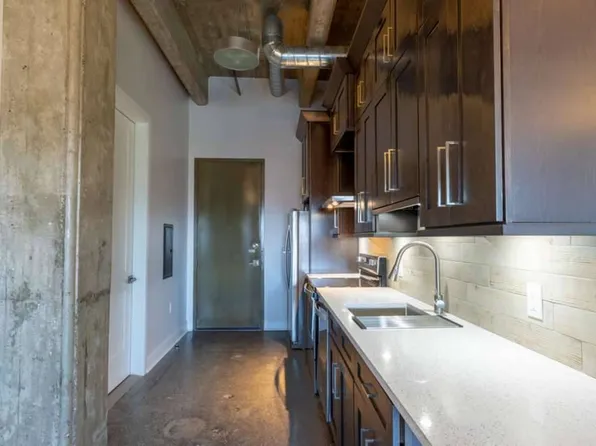 225 McWhorter St #210, Newark, NJ 07105