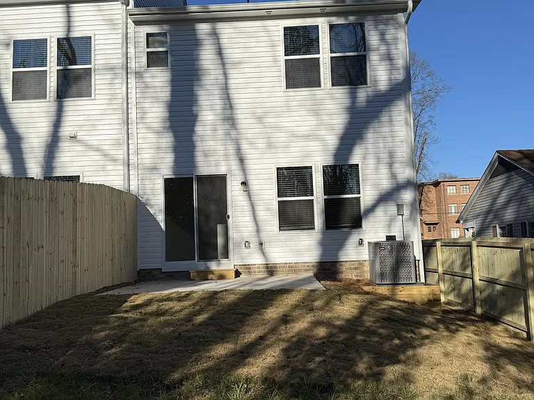 1432 Anderson St — Photo 36