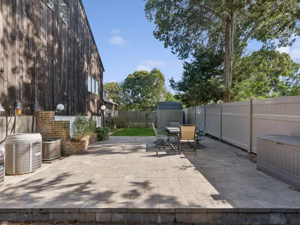 624 Noyack Rd, Southampton, NY 11968