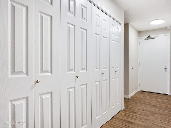 4th image of 899 S Plymouth Ct APT 1207