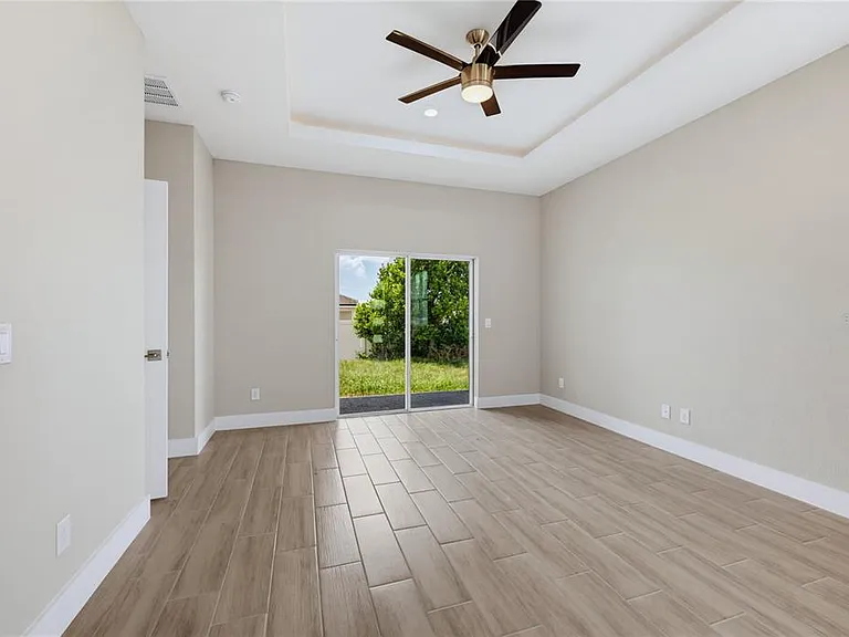 804 Colville Dr — Photo 13