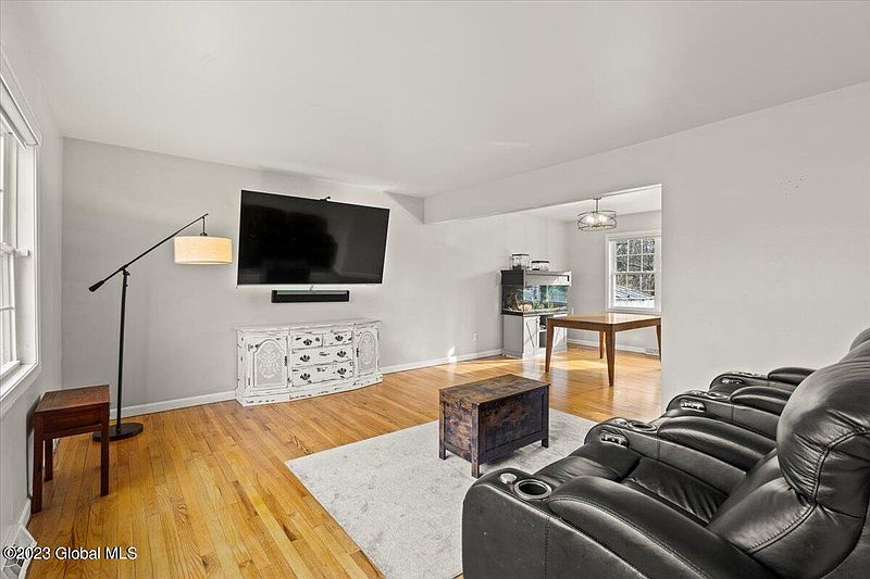 4th image of 89 Hays Road