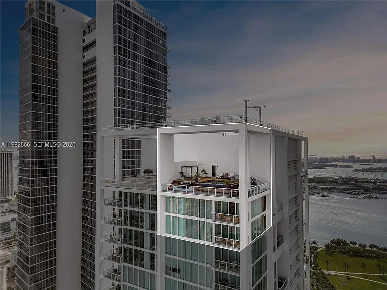 1040 Biscayne Blvd #Penthouse 4607 — Photo 1
