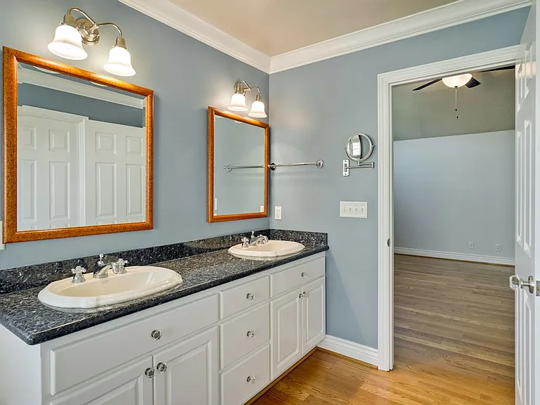 1150 Meredith Ave — Photo 53