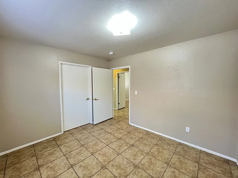 1320 Reddick Ln — Photo 15
