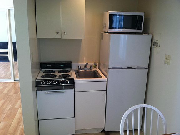 2nd image of 230 39th St APT B