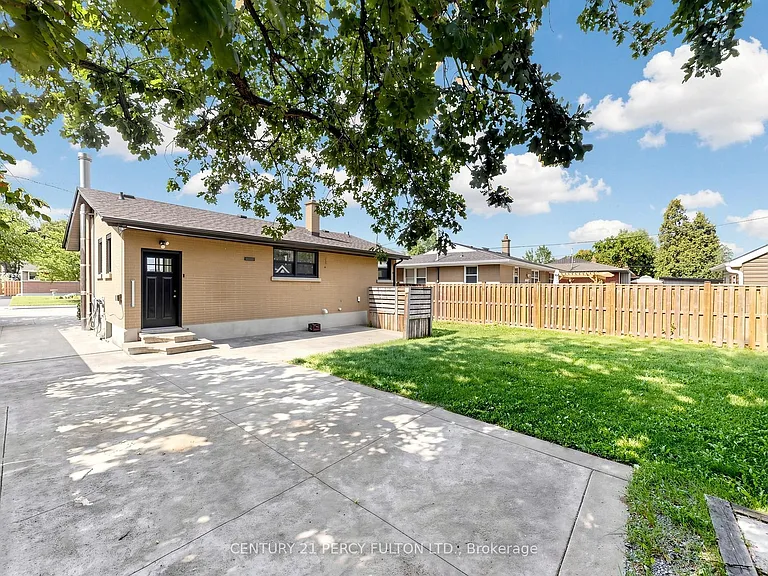 25 Kenwood Cres — Photo 44