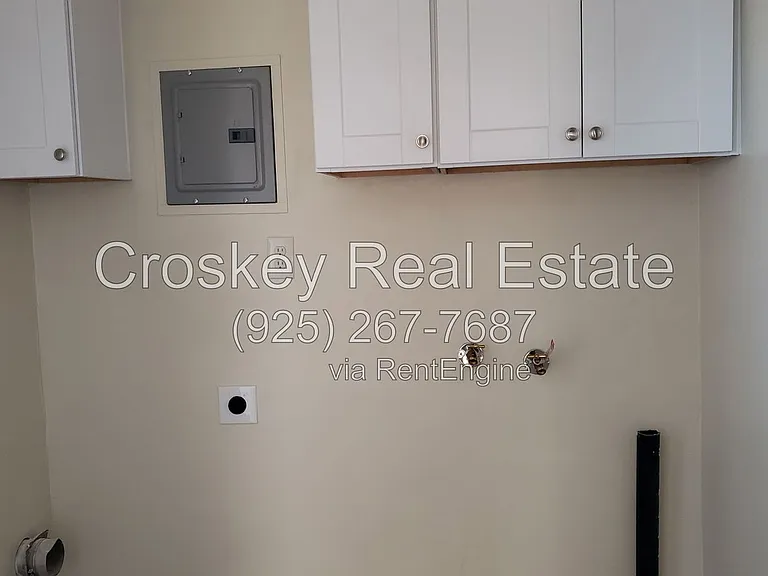 332 W Tregallas Rd — Photo 6