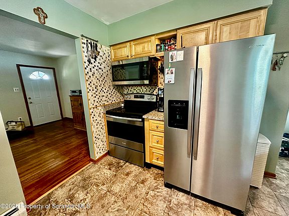 5th image of 114 Dolph St